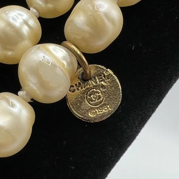 HP๐ 1981 Chanel Pearl Necklace - Picture 10 of 14